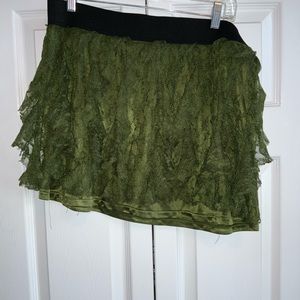 Green short flow skirt